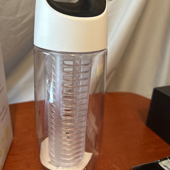 Jenny Craig INFUSER BOTTLE for Just Water or add Fruits & Vegetables - NEW - Picture 2 of 9